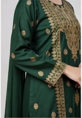 Hyyas Embroidered Lawn 3 Piece Suit with Chiffon Dupatta