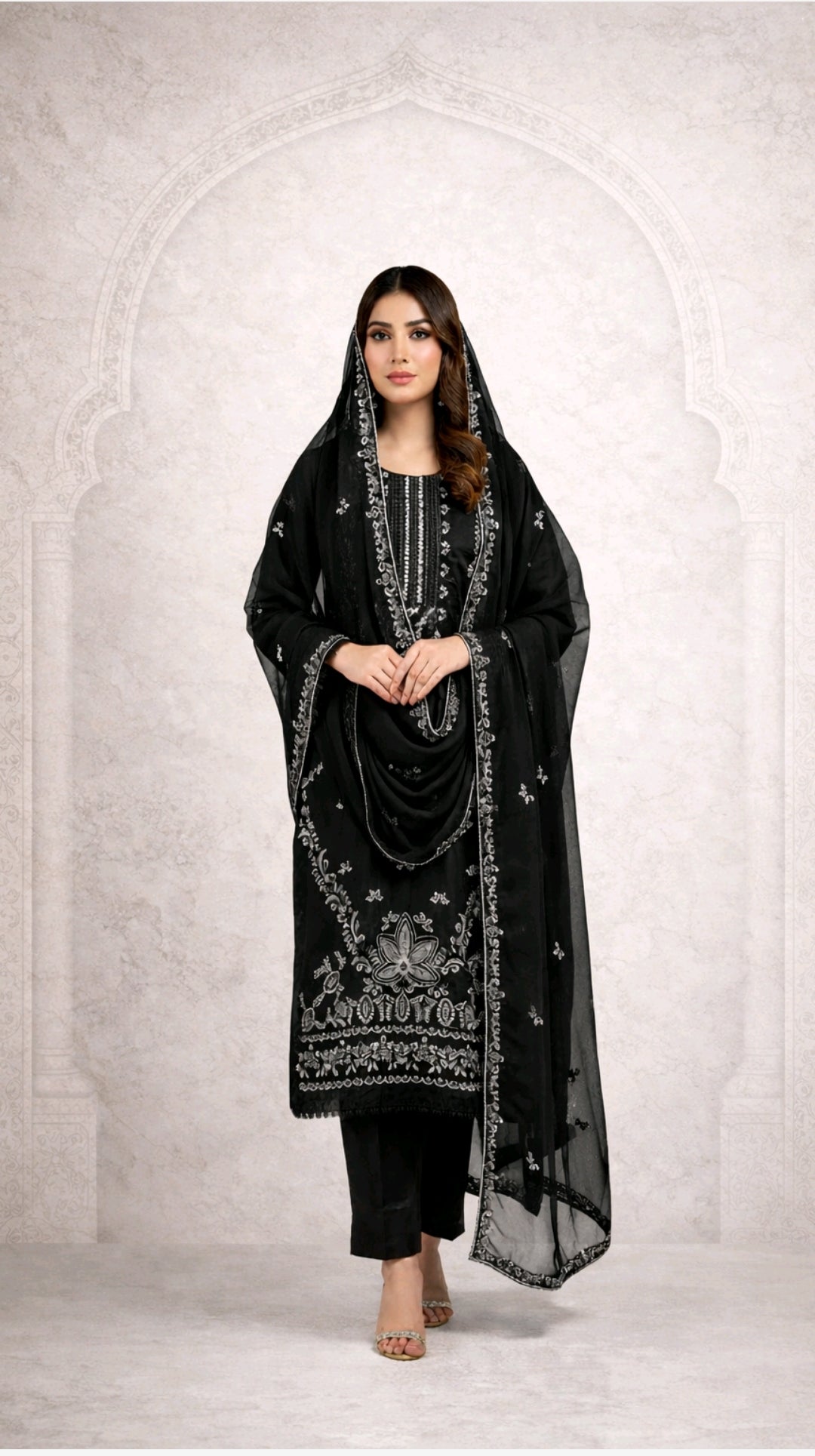 Hyyas Embroidered Lawn 3 Piece Suit with Chiffon Dupatta